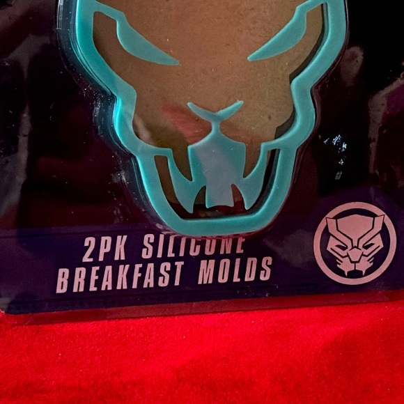 Black Panther 2 pack silicone breakfast molds - Picture 2 of 3